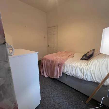Nyaraló Lena St - 3 Bedroom House - Sleeps 6 - Wifi