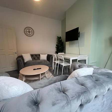 Lena St - 3 Bedroom House - Sleeps 6 - Wifi * Bristol